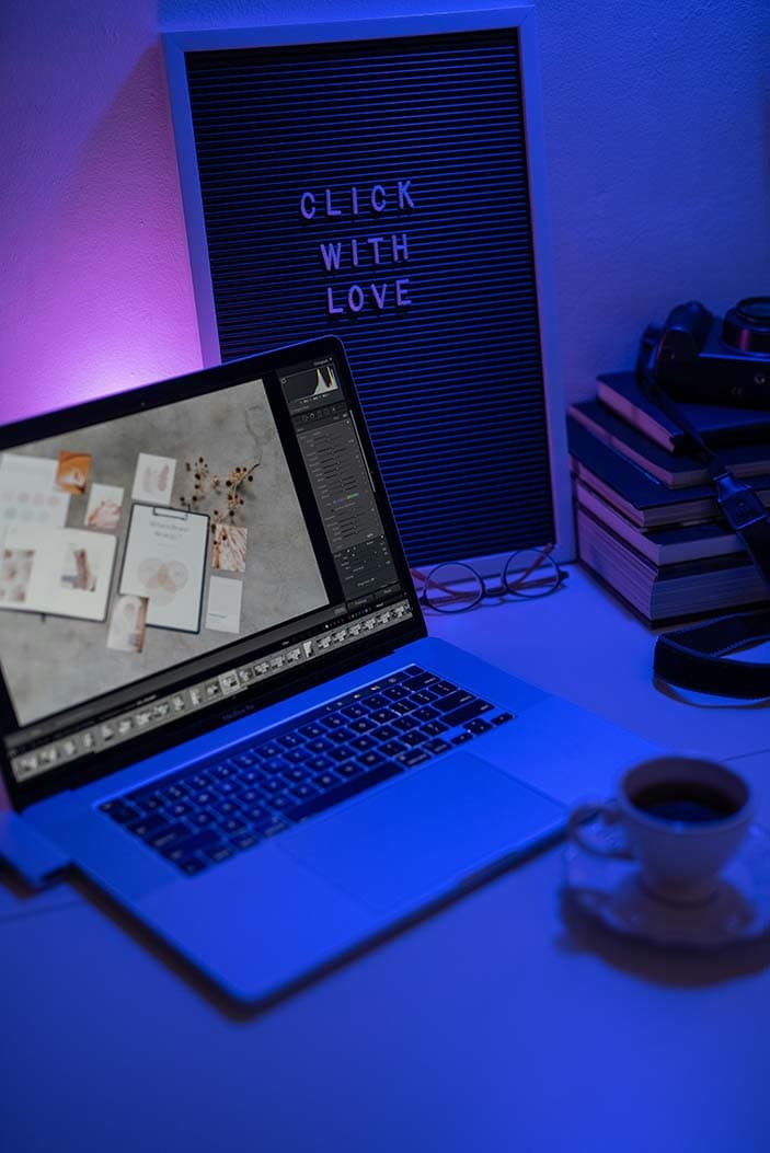 /assets/pexels-leeloothefirst-7818239.jpg